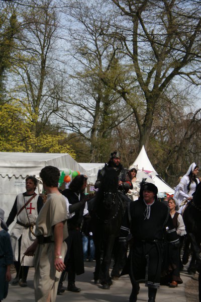 elf 2010 007 400x600