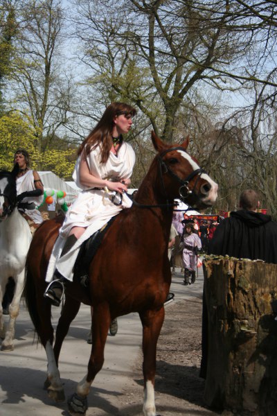 elf 2010 016 400x600