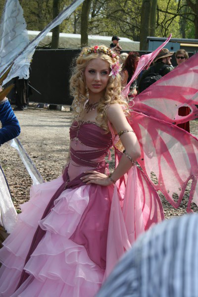 elf 2010 065 400x600